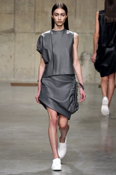 Look 16